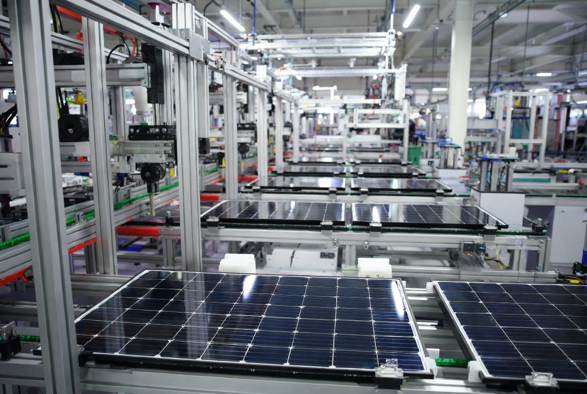 Solar Power Cheapest Energy Source technology and grid storage