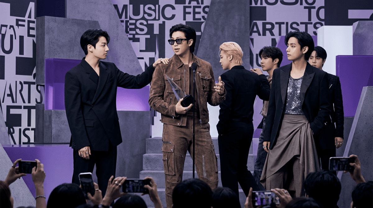 bts first american award show performance