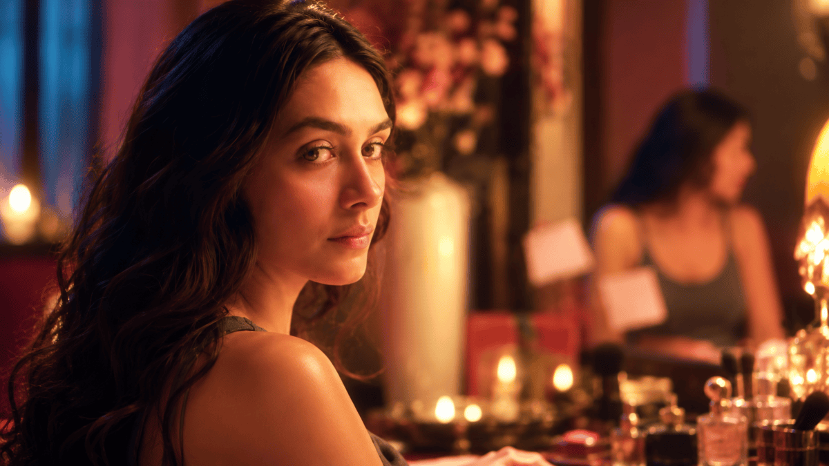Mrunal Thakur in pooja meri jaan trailer zee5 date promotional detail
